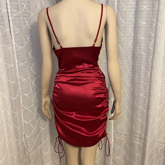 Red Satin Ruched Hem Sleeveless Dress - Picture 5 of 10